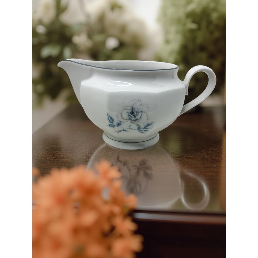 Vintage - Winterling Schwarzenbach Bavaria Germany Porcelain Gravy Boat